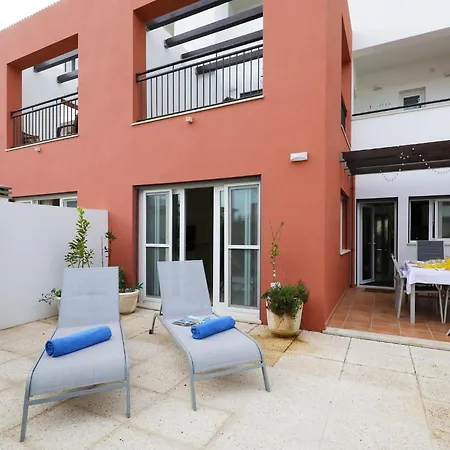 Casa Pips-elegant 3 Bed House In O Pomar Feriehus