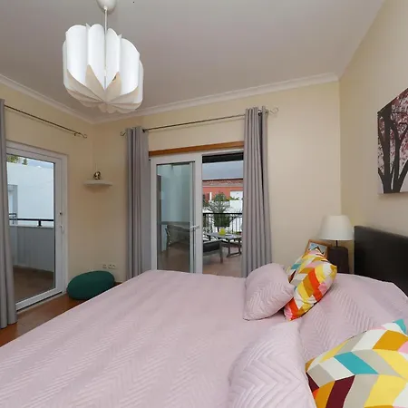 Casa Pips-elegant 3 Bed House In O Pomar Feriehus