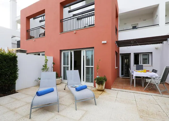 Casa Pips-elegant 3 Bed House In O Pomar بيت للعطل