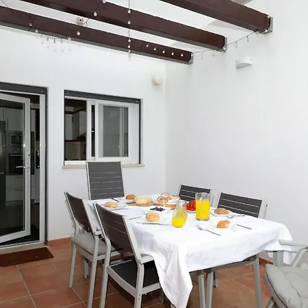 Semesterbostad Casa Pips-elegant 3 Bed House In O Pomar *